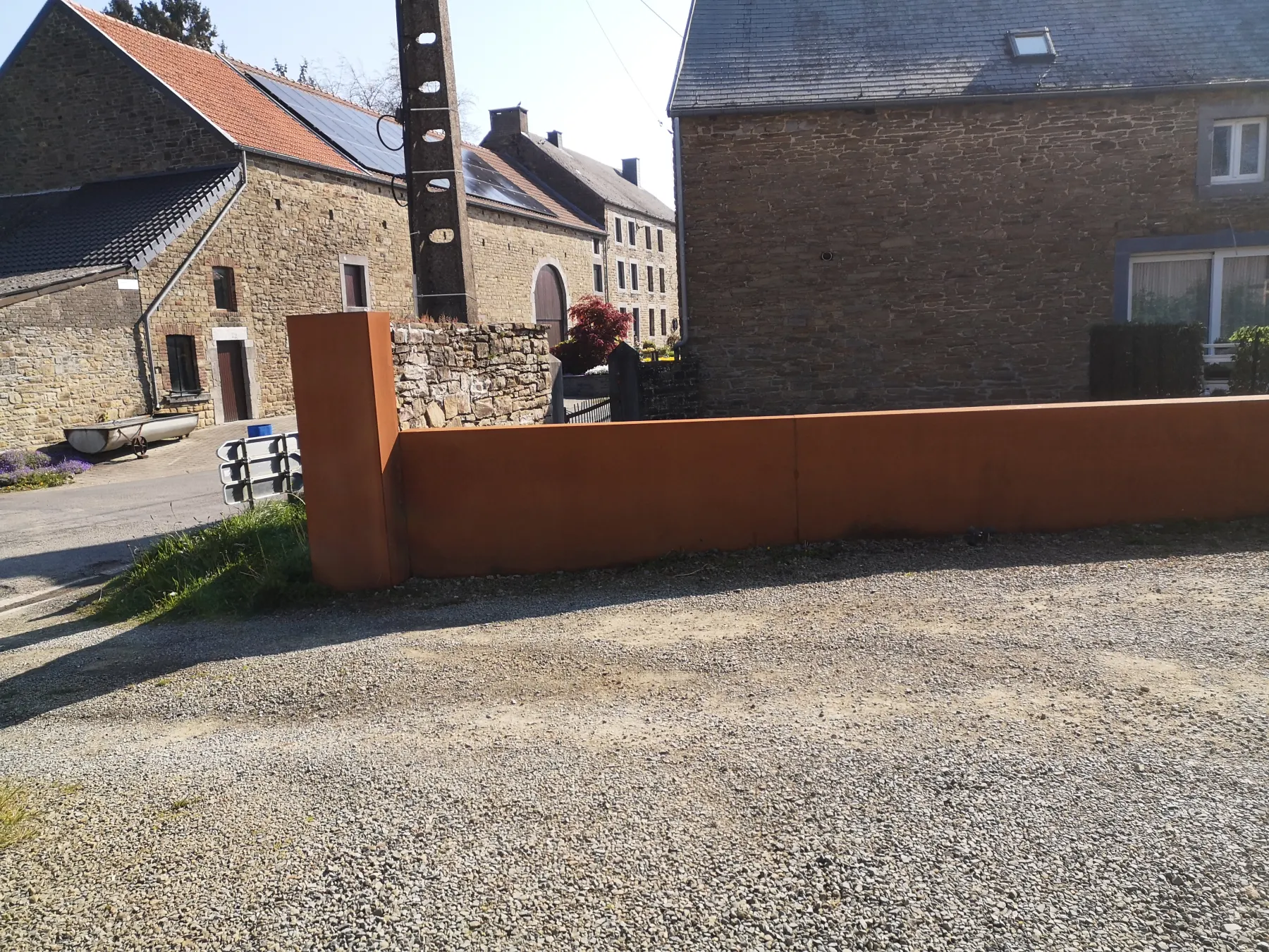 Mur en acier corten réalisé sur mesure par Design Ferronnerie