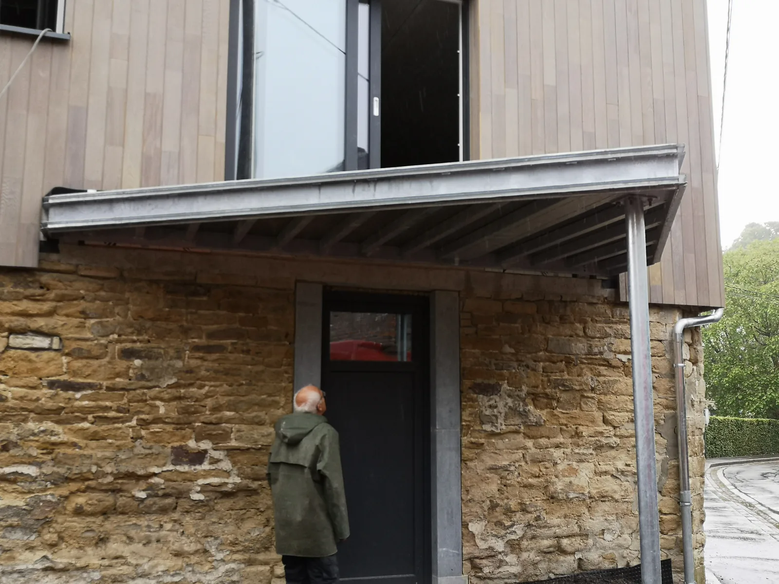 Structure métallique extérieure pour terrasse sur mesure en Wallonie